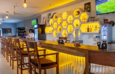 ESTABLISHED BAR & RESTAURANT FOR SALE (LEASE)