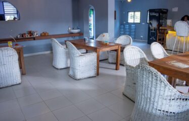 ESTABLISHED BAR & RESTAURANT FOR SALE (LEASE)